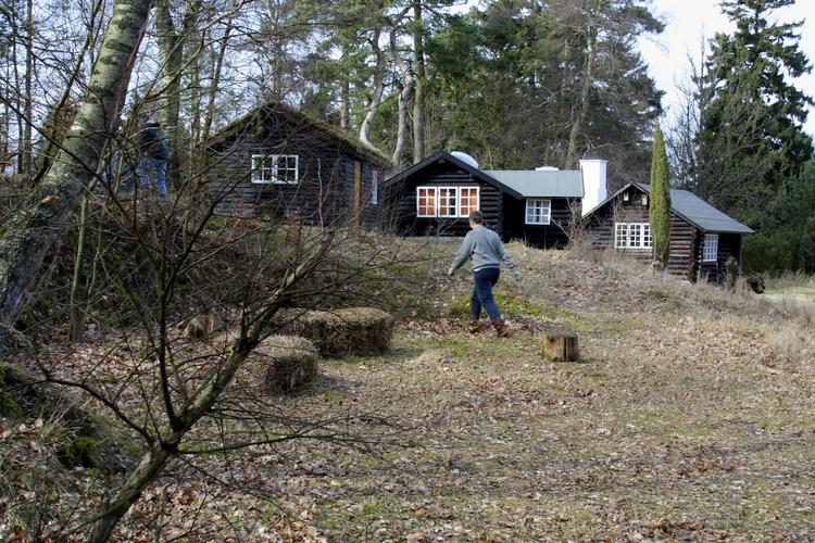 Det er stadig købers marked mange steder i Danmarks sommerhusområder. Her en fritidsbolig i Tibirke.

   Foto: Lars Hansen/POLFOTO