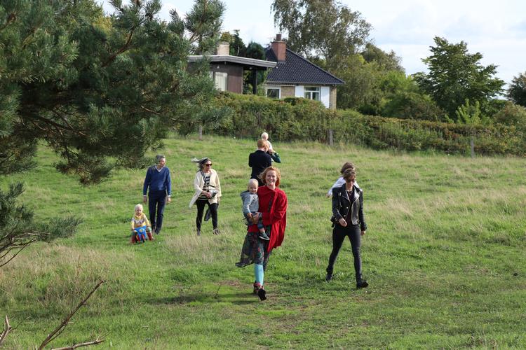 Ida Burchardi og hendes mand samler familie og venner i sommerhuset i Liseleje. Det er der ikke plads til i lejligheden i København.  Foto: Privatfoto