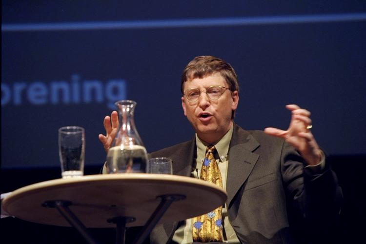 
    Bill Gates, præsident for Microsoft, kigger i krystalkuglen og siger. »Kunstig intelligens vil snart gøre vores liv mere produktive og kreative«  Foto: Jørgen Sperling/Sperling Jørgen