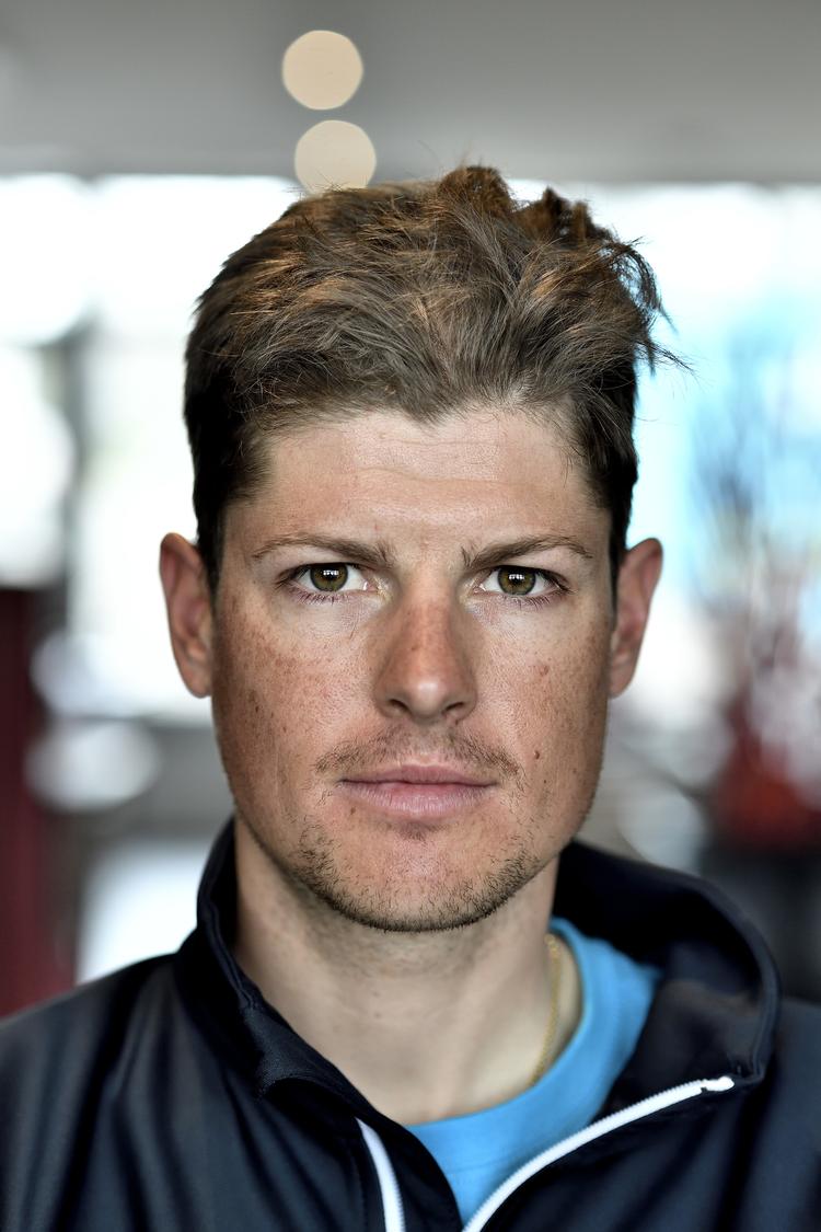 Jakob Fuglsang var på podiet og blive hyldet for sin 3. plads. Kort efter blev han henvist til 4. pladsen. Til den danske rytters store utilfredshed.  Foto: Tariq Mikkel Khan