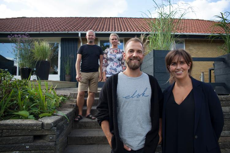 Designer Søren Vester har skiftet ejendomsmæglermakkeren Jesper Nielsen ud med Line Franck i 'I hus til halsen'.   Foto: Henrik Vandal/Nordisk Film TV