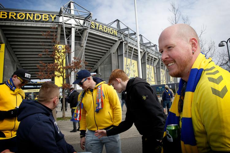 Nicky Ewert er spændt på, om hele kampen skal spilles i dag. Eller g-orden får den stoppet.  Foto: Jens Dresling/POLFOTO