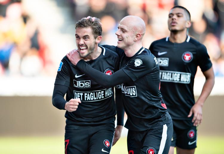 Jakob Poulsen scorede for 21. gang på straffespark i Superligaen og bragte sit FC Midtjylland-hold på sejrskurs mod OB og tilbage i gulddysten. Foto: Henning Bagger/Ritzau Scanpix