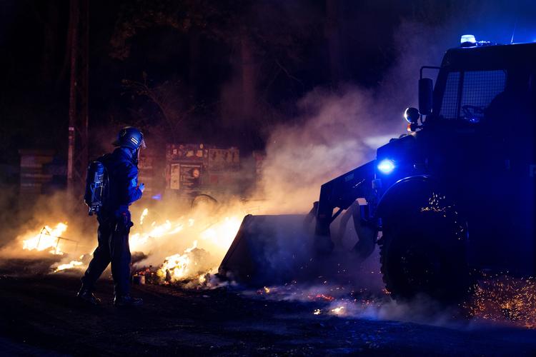 Der har været påsatte brande flere steder både på Nørrebro og her på  Christianshavn ved Christiania. 
   Foto: Thomas Borberg/POLFOTO