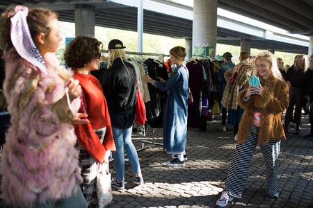 Vera's ligger fast i ly for regnen under Bispeengbuen hver søndag fra april til november.  Foto: Veras