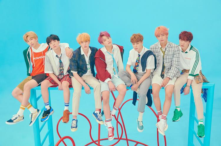BTS nye korte album, solgte allerede 3 millioner eksemplarer i forsalg,  men deres nye album er det perfekte symbol på, at den lukrative K-pop genre har brug  at vækste i menneskeliggørelse. 