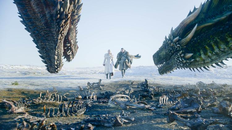 Incest? Der er lagt i ovnen til lidt af et drama, for er forholdet mellem Dragemoderen og Jon Snow incestuøst? Og hvad sker der mon med deres herskerdrømme, hvis de bliver afsløret i akten? Pr-foto HBO Nordic