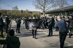 Rasmus Paludans demonstration, som er blevet stoppet af politiet, har skabt uro i Albertslund. Flere unge har blandt andet sat ild til affaldscontainere.
 
   Foto: Jens Hartmann Schmidt/POLFOTO
