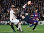 Udover to mål diskede Lionel Messi op med flere afslutninger, blandt andet denne atletiske af slagsen. Foto: Susana Vera/Ritzau Scanpix