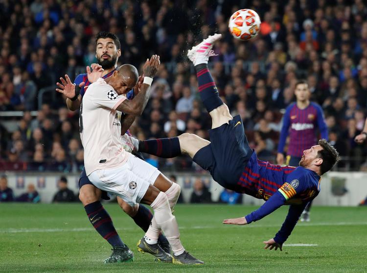Udover to mål diskede Lionel Messi op med flere afslutninger, blandt andet denne atletiske af slagsen. Foto: Susana Vera/Ritzau Scanpix