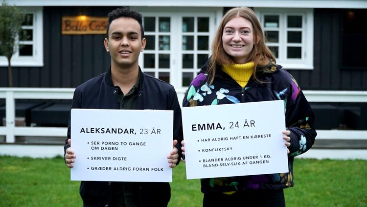 I 'Date min værste side' skal deltagerne skrive tre hemmeligheder ned på et skilt, som de andre kan se. Derefter siger de ja eller nej til at tage på date med de andre deltagere. Pr-foto Pineapple Entertainment ApS