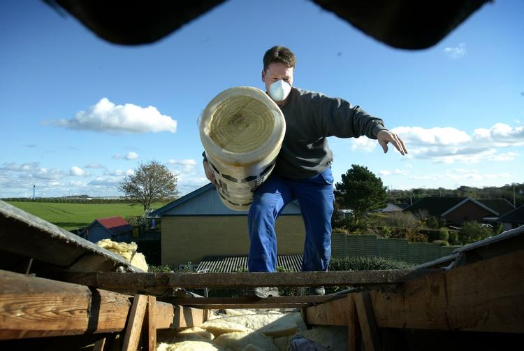 SF foreslår, at en grøn topskat skal finansiere isolering af huse. 
 Foto: Peter Hove Olesen/POLFOTO
