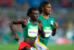 Caster Semenya (th.) og Francine Niyonsaba på vej mod målstregen ved OL i Rio.  Foto: Ivan Alvarado/Ritzau Scanpix