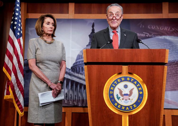Nancy Pelosi og Chuck Schumer deler ikke justitsminister William Barrs udlægning af Mueller-rapporten.»Hvad justitsminister Barr siger om at forstyrre arbejdet, og hvad den særlige anklager Mueller siger, står i skærende modsætning til hinanden«, skriver de i en fælles udtalelse. Foto: Joshua Roberts/Ritzau Scanpix