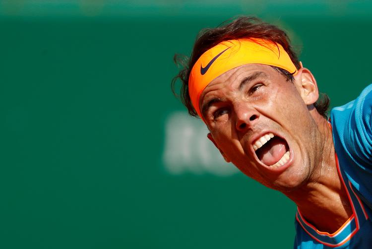 Spanske Rafael Nadal lægger hvert år et stort pres på sig selv ved at skulle forsvare den foregående sæsons stribe af titler i de største grusbaneturneringer. 
   Foto: Eric Gaillard/Ritzau Scanpix