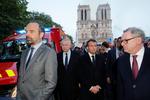 Den franske præsident, Emmanuel Macron, foran Notre Dame. Foto: Philippe Wojazer/Ritzau Scanpix