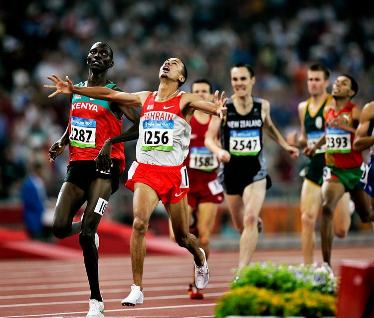 Asbel  Kiprop (tv.) blev i første omgang nr. 2 på 1500 meter ved OL i Beijing, men da vinderen Rashid Ramzi blev frataget guldet på grund af doping, gik medaljen i stedet til kenyaneren.
   Foto: Lars Krabbe/POLFOTO