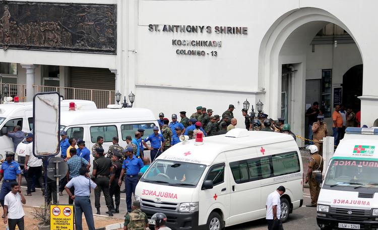 To hoteller og en kirke er ramt i hovedstaden Colombo i den sydvestlige del af landet, mens også en kirke i Negombo nord for hovedstaden var udsat for en eksplosion.
I alt skal der være sket seks eksplosioner, oplyser lokalt politi.
   Foto: Dinuka Liyanawatte/Ritzau Scanpix