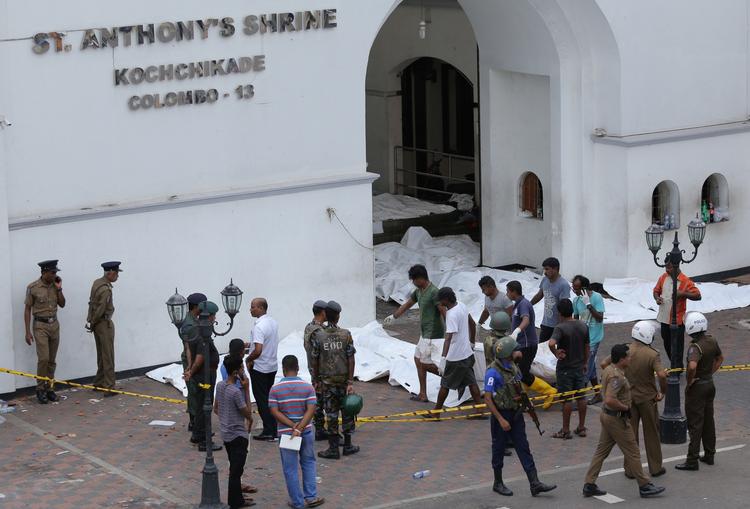 Søndag eksploderede otte bomber i Sri Lanka. Mindst 207 er indtil videre omkommet, mens flere end 450 er sårede. Foto: Str/Ritzau Scanpix