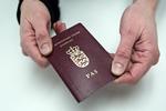 228.000 pas udstedt fra 2014 til 2017 har fejl i fingeraftrykkene. Der er byttet om på figneraftryk for højre og venstre hånd, og det kan give rejsende problemer.  Foto: Jens Dresling/POLFOTO