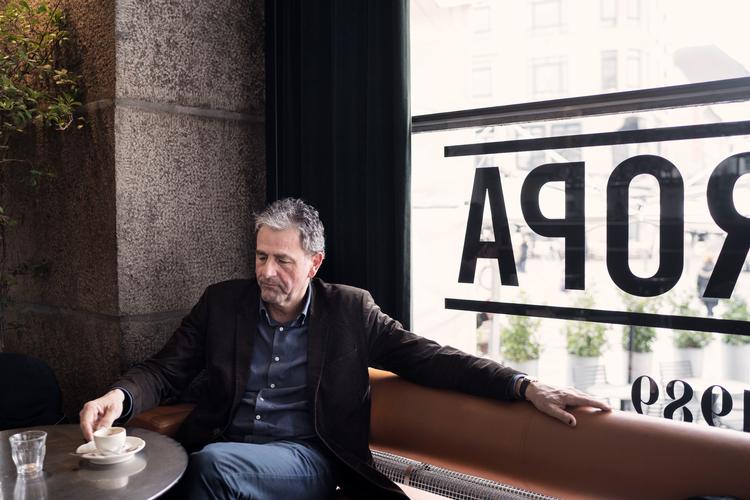 Forfatteren Adam Huus havner i en MeToo-relateret shitstorm i Jens Christian Grøndahls nye roman 'Inde fra stormen'. Foto: Laerke Posselt