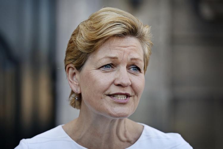 »Det er en alvorlig sag, for hun har lige fået en næse for et par måneder siden, og nu får hun endnu en, så der er efterhånden mange næser i hendes klædeskab«, siger Ib Poulsen, som er fiskeriordfører i Dansk Folkeparti. Foto: Jens Dresling/POLFOTO