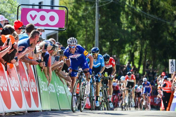 Sådan så det ud sidste år, da Julian Alaphilippe henviste spanieren Alejandro Valverde og belgieren Jelle Vanendert til de to andre podiepladser i Flèche Wallonne. Foto: ASO/Gautier Demouveaux. 