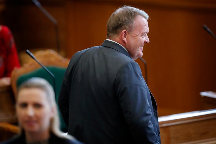 Kun en mindre del af danskerne følger folketingspolitikerne på de sociale medier. På billedet ses de to statsministerkandidater, 
Mette Frederiksen (S) og Lars Løkke Rasmussen (V), der til sammen har flere end en kvart million følgere på Facebook.  Foto: Jens Dresling/POLFOTO