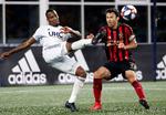 Den tidligere FC Nordsjælland-mester og -pokalvinder Michael Parkhurst (til højre) er forsvarsspiller for øjnene af mere end 50.000 tilskuere i gennemsnit, når han spiller for Atlanta United. 
   Foto: Winslow Townson/Ritzau Scanpix