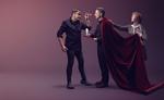 Olaf Johannessen (t.h.) får påsat sin lange ikoniske næse forud for Det Kongelige Teaters opsætning af en af de største underholdningsklassikere inden for teatret, 'Cyrano de Bergerac'. 