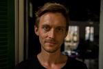 Mellemøstkorrespondent Sune Engel Rasmussen har skrevet en voldsom roman om Zahra, der bliver bestsellerforfatter. PR-foto.  