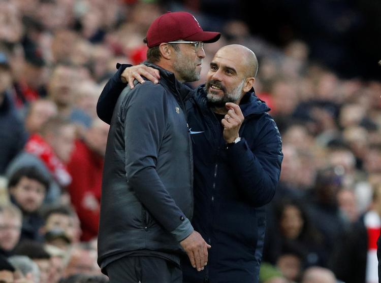 Jürgen Klopp (tv.) og Pep Guardiola kan se frem til at deres hold Liverpool og Manchester City kæmper om guldet helt frem til målstregen. Foto: Phil Noble/Ritzau Scanpix