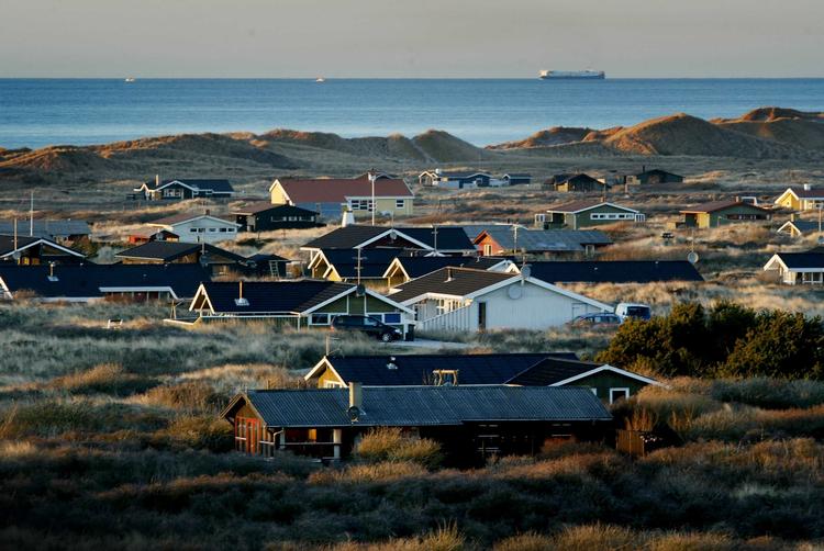 
Der er fuld gang i sommerhussalget, og det er især seniorer der bidrager til statistikken.  
   Foto: Carsten Ingemann/POLFOTO
