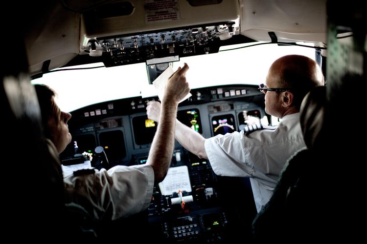 Det er primært piloternes arbejdstid, der har fået 1500 skandinaviske piloter til at strejke fredag. Piloterne på billedet har noget med konflikten at gøre.  Foto: Joachim Adrian/POLFOTO