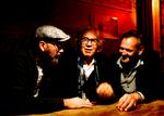 Mikael Simpson, Jørgen Leth og Fritjof Toksvig sidder bare lige dér, og gør det for femte gang. Foto: Nick Scriven
