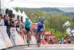 Jakob Fuglsang (t.v.) og Julian Alaphlippe i onsdagens fascinerende finale i Flèche Wallonne. Begge har gjort markante fremskridt på verdensranglisten, hvor franskmanden er nr. 1 og danskeren højdespringeren i top-10. Foto: Julien Warnand/Ritzau Scanpix