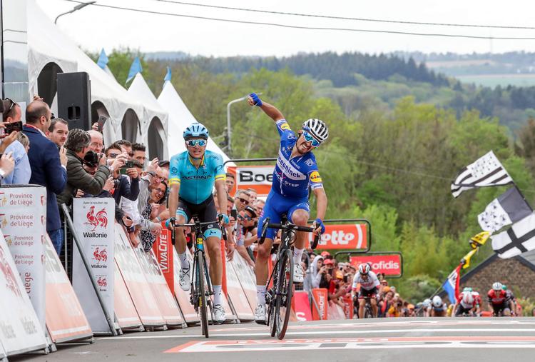 Jakob Fuglsang (t.v.) og Julian Alaphlippe i onsdagens fascinerende finale i Flèche Wallonne. Begge har gjort markante fremskridt på verdensranglisten, hvor franskmanden er nr. 1 og danskeren højdespringeren i top-10. Foto: Julien Warnand/Ritzau Scanpix