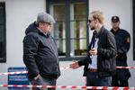  Rasmus Paludan, leder af partiet Stram Kurs, demonstrerede i går på Brønshøj Torv under stort politiopbud- og brænder koranen af. Det kommer ikke til at ske i Tønder i dag. 
   Foto: Jens Dresling/POLFOTO