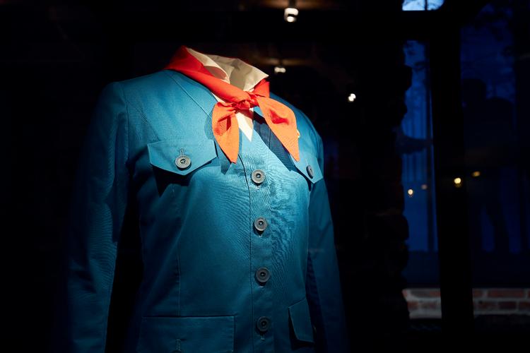 Uniformen har prinsesse Benedikte båret ved flere lejligheder, bl.a. på Spejdernes Lejr i 2012 i Holstebro. Uniformen ses også på det særlige fødselsdagsfrimærke som Post Danmark udgav i anledning af hendes 70-års fødselsdag i 2014, da hun bliver afbilledet sammen med spejdere fra de fem danske spejderkorps.  