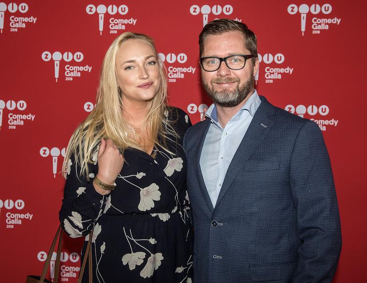 Lasse Rimmer ses her med kæresten Line Hoffmeyer, der spiller en stor rolle i komikernes nye show.  Foto: Mogens Flindt