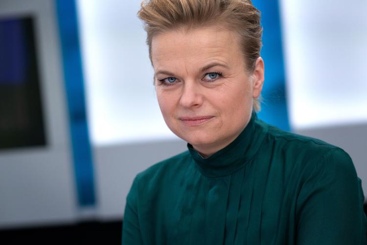 Lotte Folke Kaarsholm var godt forberedt til mødet med Rasmus Paludan, da Stram Kurs-partilederen var gæst i 'Deadline'. Foto: Bjarne Bergius Hermansen/DR