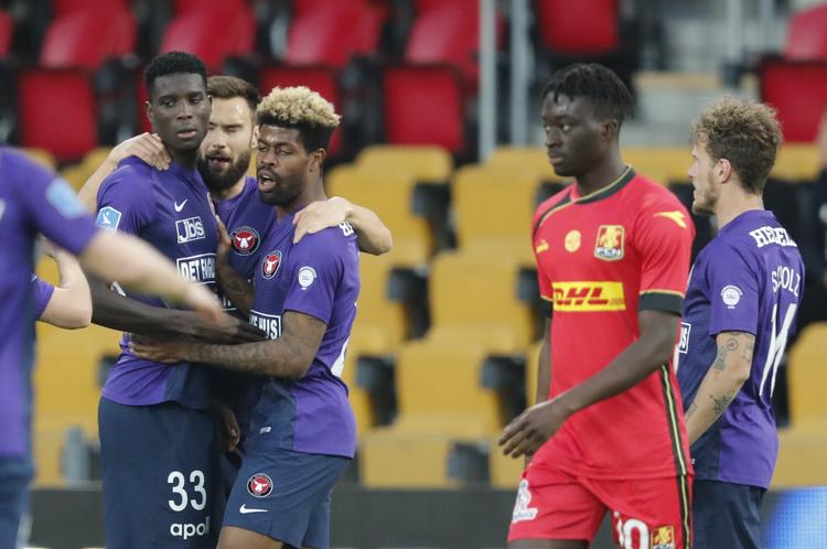 I en dramatisk anden halvleg i Farum mandag aften var det FC Midtjyllands høje angriber Paul Onuachu, der afgjorde duellen mod FC Nordsjælland.
   Foto: Jens Dresling/POLFOTO