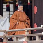 Kejser Akihito på vej til ceremonien, hvor han overdrager magten til sin søn. Foto: Handout/Ritzau Scanpix