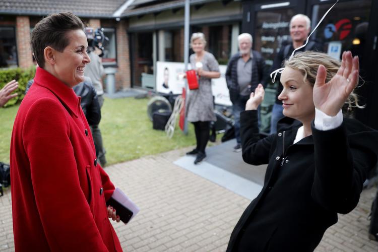 Pia Olsen Dyhr (SF) og Pernille Skipper (EL) talte begge i Kastrup hos 3F.  Foto: Jens Dresling/POLFOTO