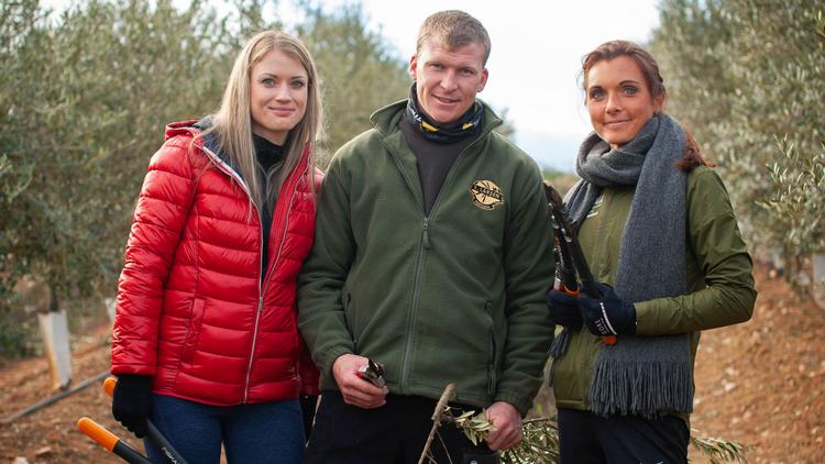  TV 2’s serie om moderne landmænd, der søger medhjælpende hustruer og kvindeligt selskab, foregår i udlandet i denne omgang.  Foto: Jeppe Melchiorsen/TV 2