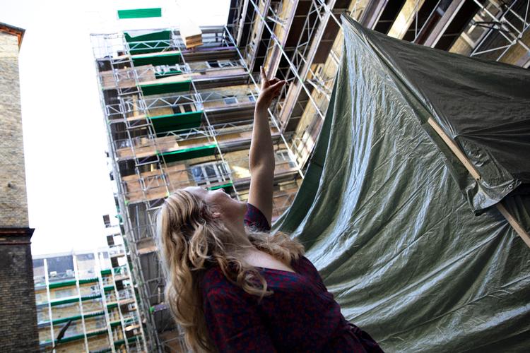 Blandt de ejendomme, der er overtaget af udenlandske investorer, er Holckenhus, der i 125 år har huset kunstneratelierer i tagetagen. De ryddes nu til fordel for luksusboliger. Foto: Finn Frandsen/POLFOTO
