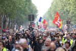Folk på gaderme i Paris.  Foto: Kenzo Tribouillard/Ritzau Scanpix