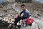 Sailesh Lopchan er født i bjergene i bjergdistriktet Rasuwa, der ligger 16 kilometer fra grænsen til Tibet. Han lever af at guide turister på vej i Nepals bjerge. Foto: Eva Holtegaard-Kasler
