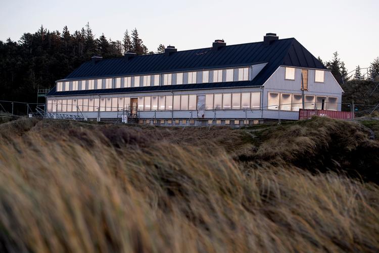 Byggeriet har været i gang i et stykke tid - her er vi tilbage i januar i år. Men fra på lørdag er Svinkløv Badehotel klar til nye gæster.  Foto: René Schütze/Fotograf René Schütze