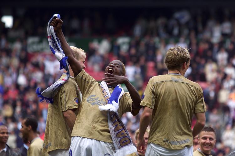 Sibusiso Zumas mål på saksespark var med til at sikre FCK mesterskabet i 2001.  Foto: Jens Dresling/POLFOTO